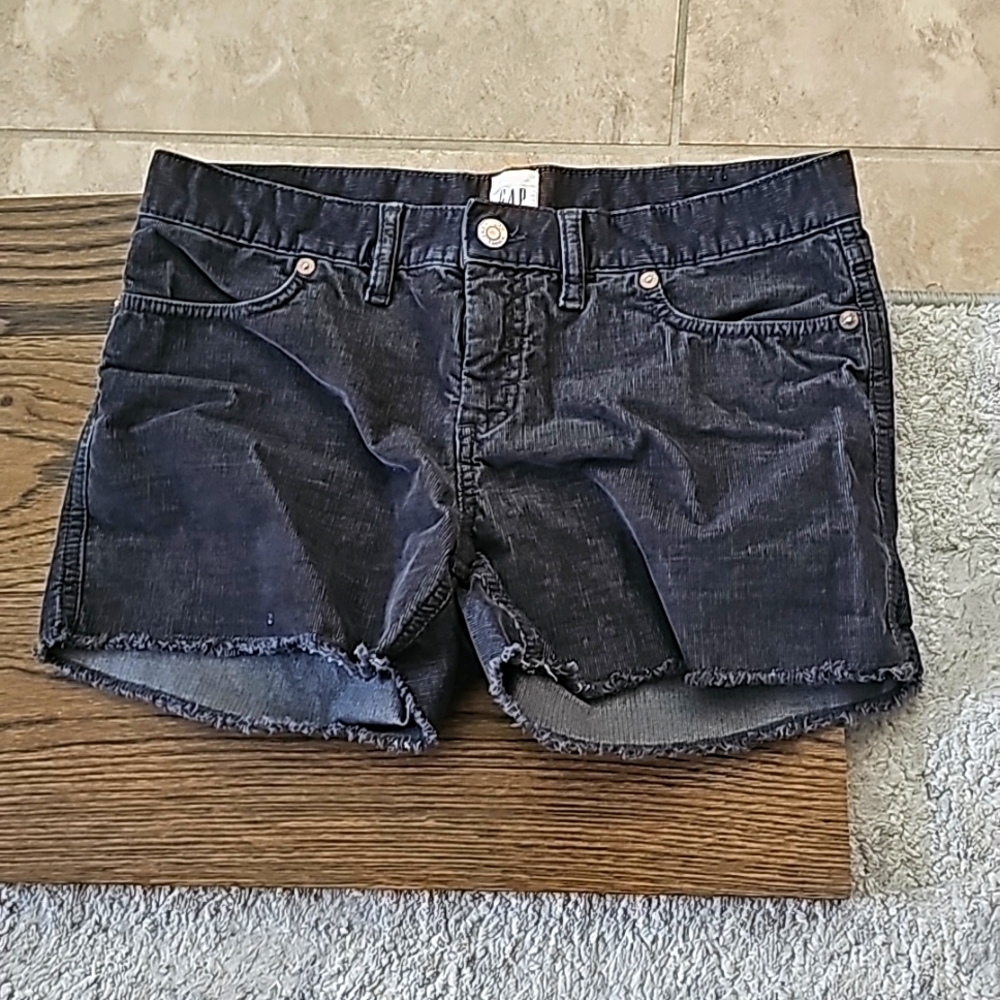 Gap black corduroid shorts size 6.